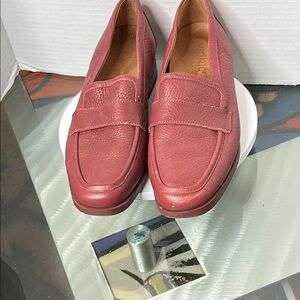 VIONIC Sellah Loafers